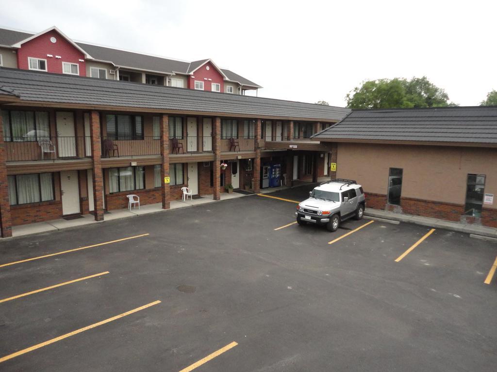 North Pointe Inn And Suites Келоуна Экстерьер фото