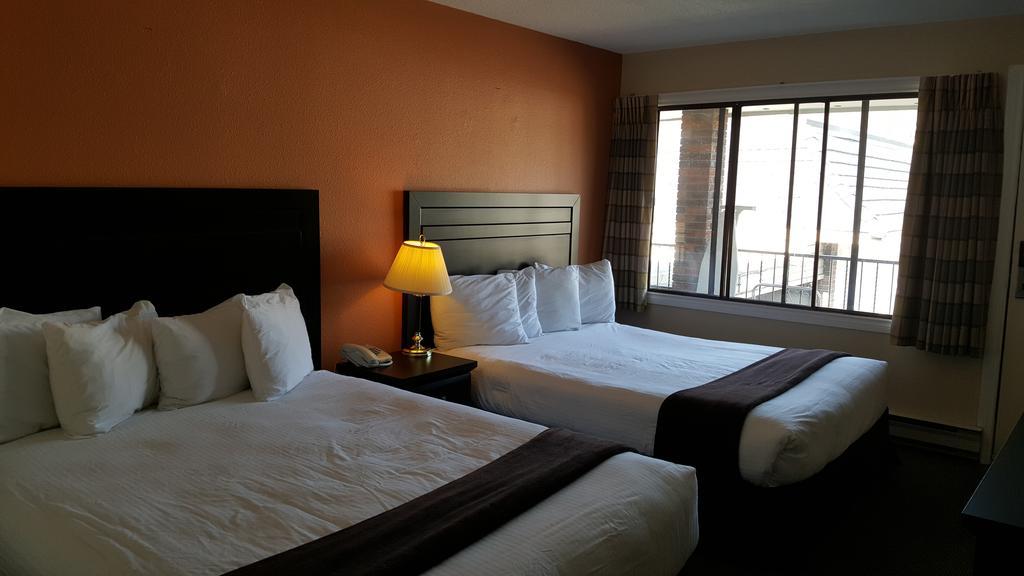 North Pointe Inn And Suites Келоуна Экстерьер фото