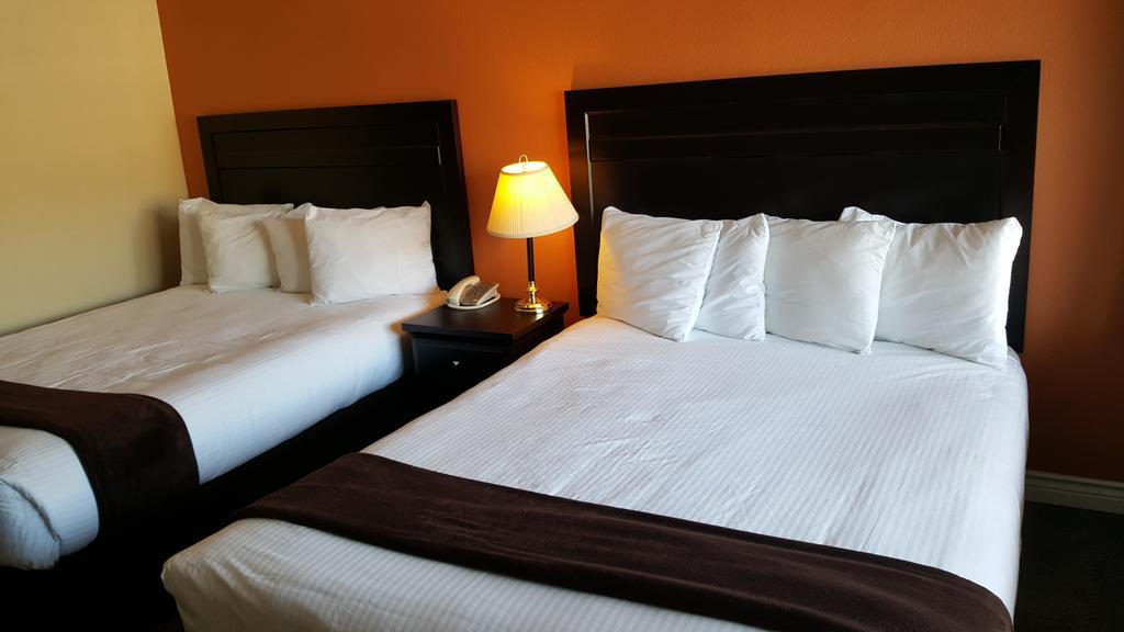 North Pointe Inn And Suites Келоуна Экстерьер фото