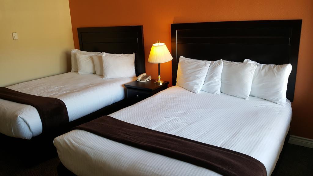 North Pointe Inn And Suites Келоуна Экстерьер фото