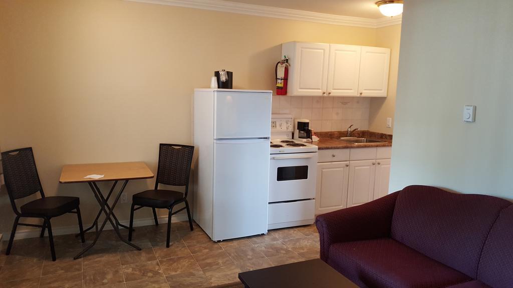 North Pointe Inn And Suites Келоуна Экстерьер фото