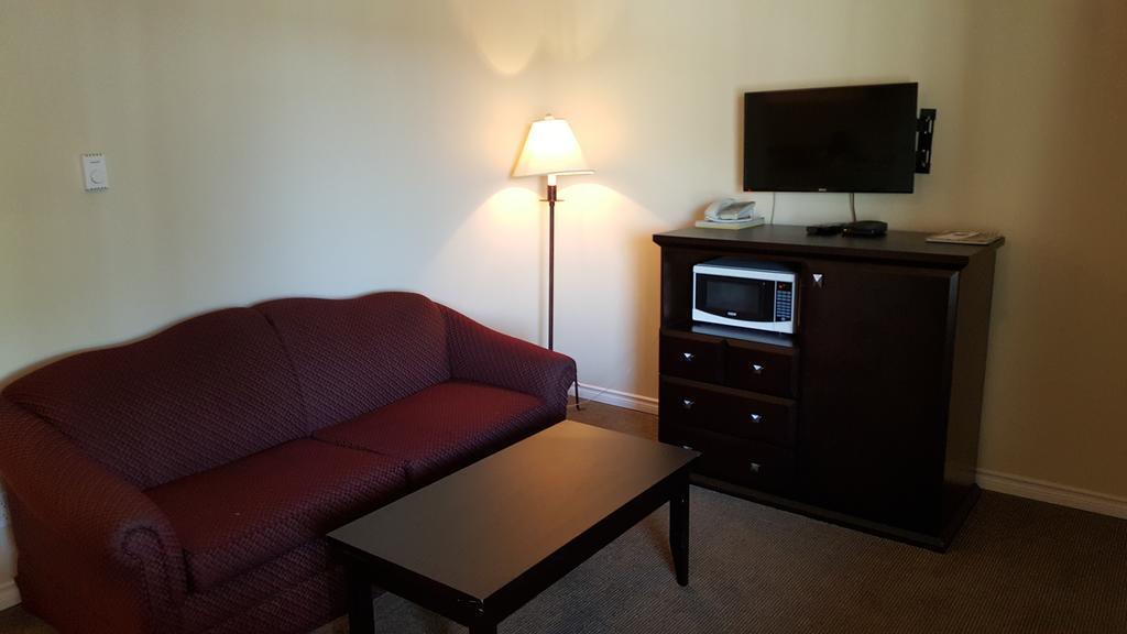 North Pointe Inn And Suites Келоуна Экстерьер фото