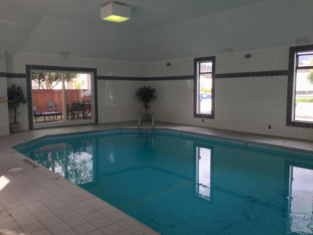 North Pointe Inn And Suites Келоуна Экстерьер фото